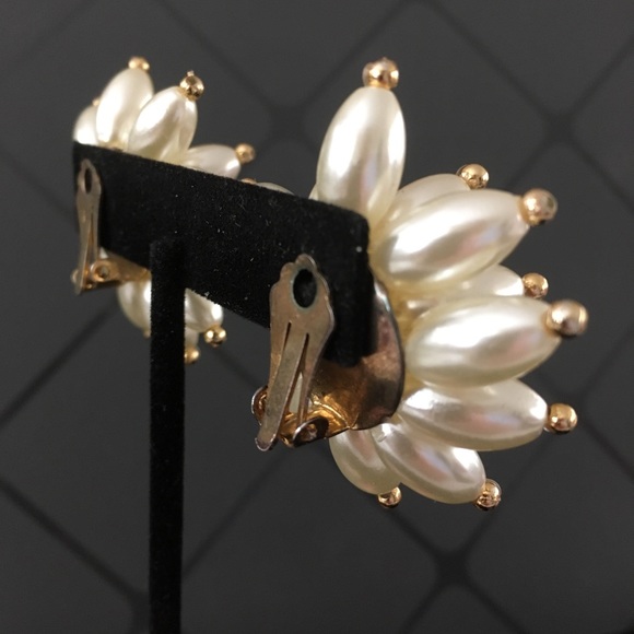 Vintage Pearl and Gold Starburst Clip-On Earrings - Picture 4 of 4